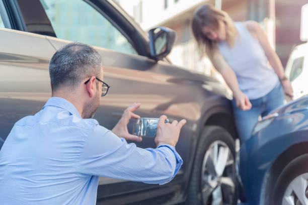 Professional Commercial Auto Insurance technician working in Long Lake, IL